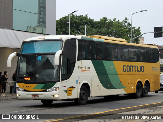 Empresa Gontijo de Transportes 17300 na cidade de Rio de Janeiro, Rio de Janeiro, Brasil, por Rafael da Silva Xarão. ID da foto: 9760611.