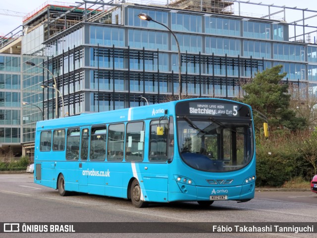 Arriva 3870 na cidade de Milton Keynes, Buckinghamshire, Inglaterra, por Fábio Takahashi Tanniguchi. ID da foto: 9760414.