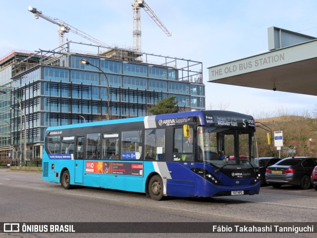 Arriva 3121 na cidade de Milton Keynes, Buckinghamshire, Inglaterra, por Fábio Takahashi Tanniguchi. Número da foto: #9763614.