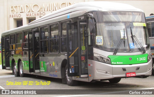 Viação Gato Preto 1 2432 na cidade de São Paulo, São Paulo, Brasil, por Carlos Júnior. ID da foto: 9763231.