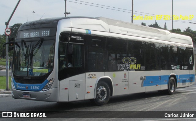 Transwolff Transportes e Turismo 6 6897 na cidade de São Paulo, São Paulo, Brasil, por Carlos Júnior. Número da foto: #9762590.