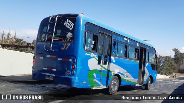 Royal Bus 37 na cidade de Estación Central, Santiago, Metropolitana de Santiago, Chile, por Benjamín Tomás Lazo Acuña. ID da foto: 9766675.