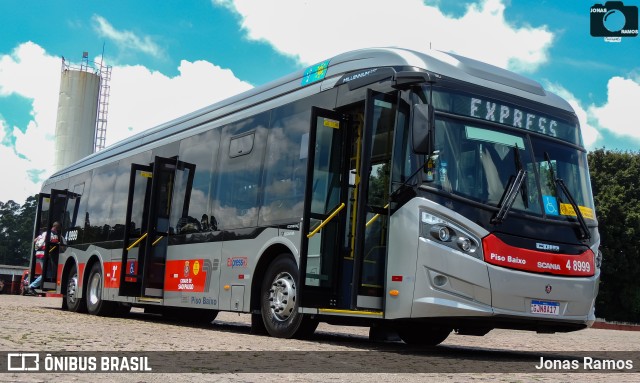 Express Transportes Urbanos Ltda 4 8999 na cidade de São Paulo, São Paulo, Brasil, por Jonas Ramos. ID da foto: 9767542.