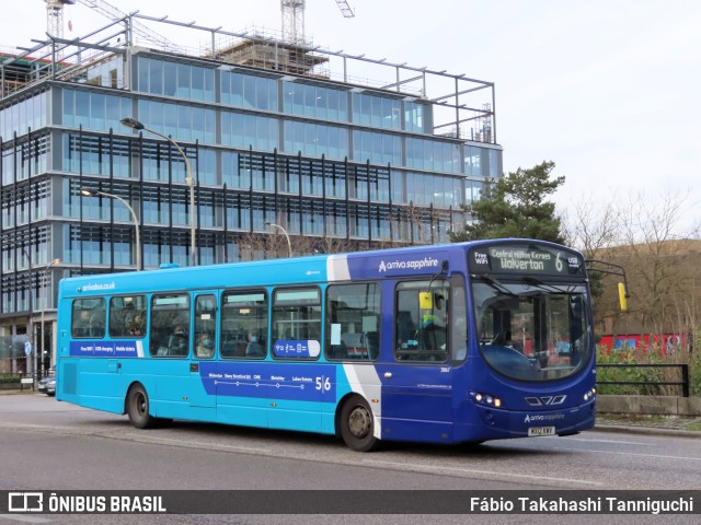 Arriva 3867 na cidade de Milton Keynes, Buckinghamshire, Inglaterra, por Fábio Takahashi Tanniguchi. ID da foto: 9777364.