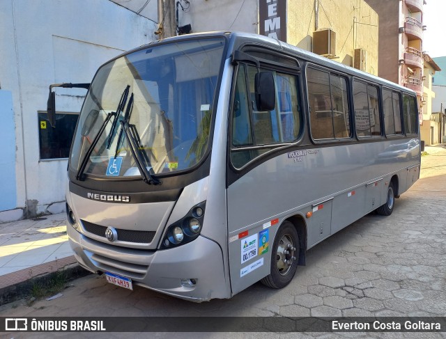 Ônibus Particulares KVF4H39 na cidade de Piúma, Espírito Santo, Brasil, por Everton Costa Goltara. Número da foto: #9788106.