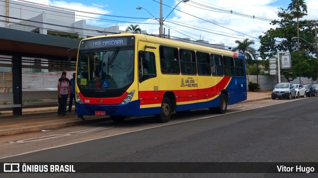 Circular Santa Luzia > Protetora Transportes 588 na cidade de São José do Rio Preto, São Paulo, Brasil, por Vitor Hugo. ID da foto: 9787438.