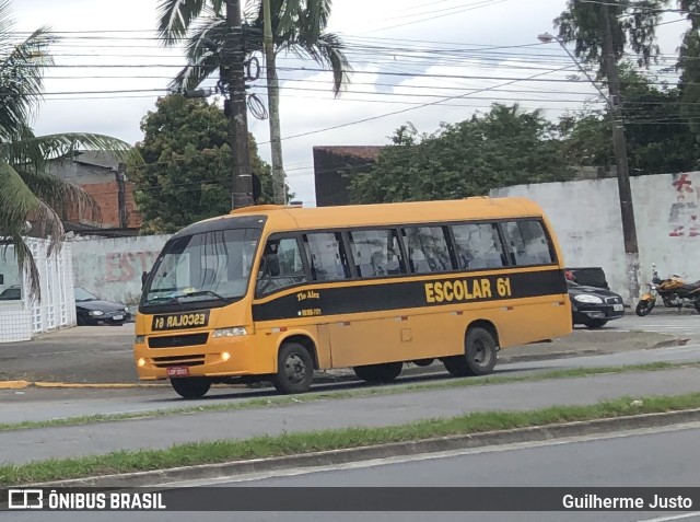 Escolares 61 na cidade de Praia Grande, São Paulo, Brasil, por Guilherme Justo. Número da foto: #9719333.