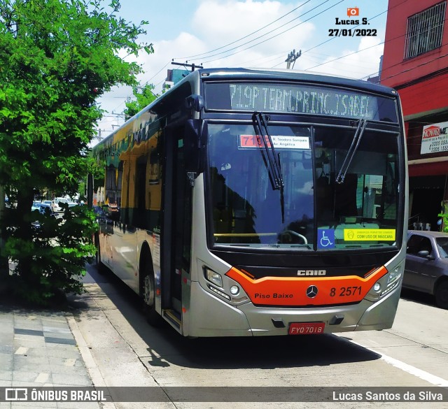 Viação Gato Preto 8 2571 na cidade de São Paulo, São Paulo, Brasil, por Lucas Santos da Silva. ID da foto: 9717196.