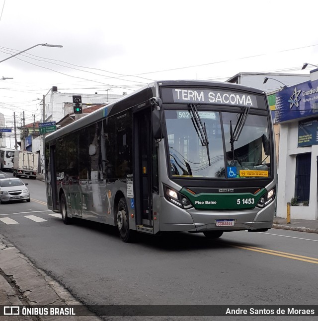 Via Sudeste Transportes S.A. 5 1453 na cidade de São Paulo, São Paulo, Brasil, por Andre Santos de Moraes. ID da foto: 9717629.