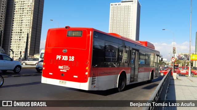 Metbus PFXB18 na cidade de Estación Central, Santiago, Metropolitana de Santiago, Chile, por Benjamín Tomás Lazo Acuña. Número da foto: #9720908.