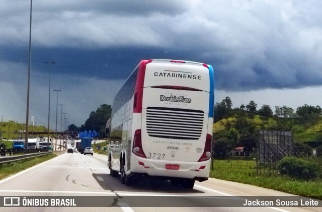 Auto Viação Catarinense 3727 na cidade de Jacareí, São Paulo, Brasil, por Jackson Sousa Leite. ID da foto: 9721860.