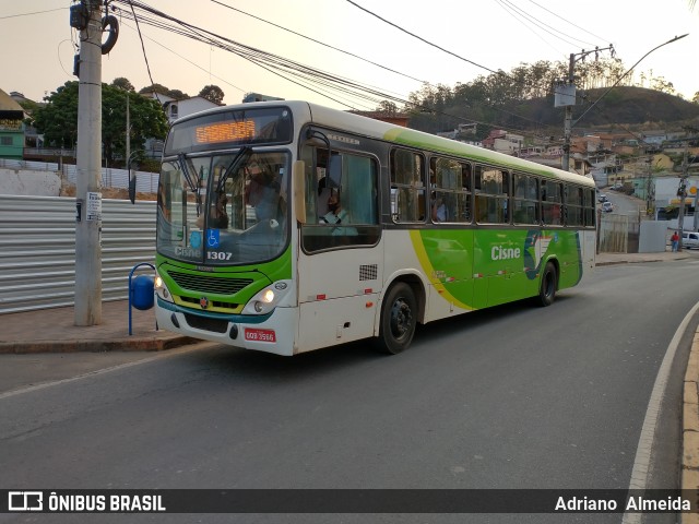 Transportes Cisne 1307 na cidade de Itabira, Minas Gerais, Brasil, por Adriano  Almeida. Número da foto: #9730190.