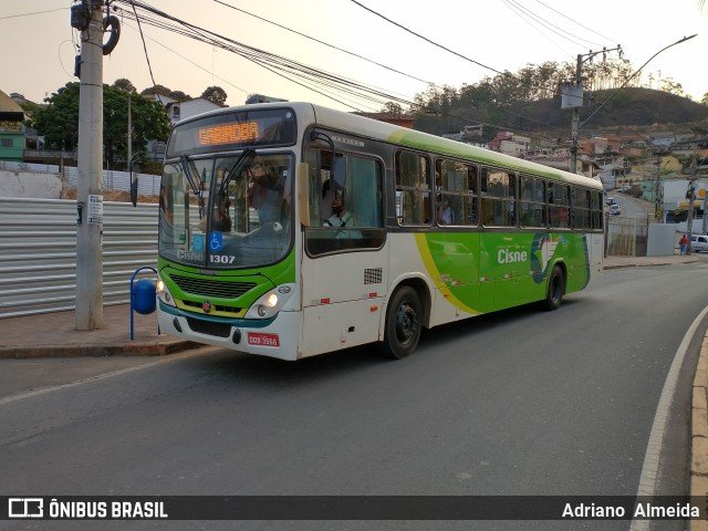 Transportes Cisne 1307 na cidade de Itabira, Minas Gerais, Brasil, por Adriano  Almeida. ID da foto: 9730190.