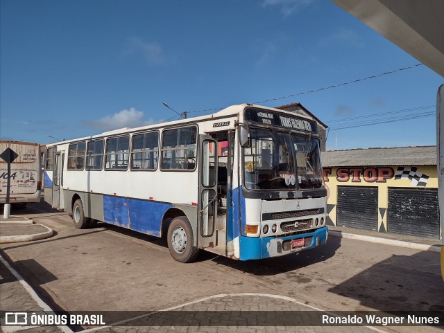 Ônibus Particulares  na cidade de Viseu, Pará, Brasil, por Ronaldo Wagner Nunes. Número da foto: #9734593.