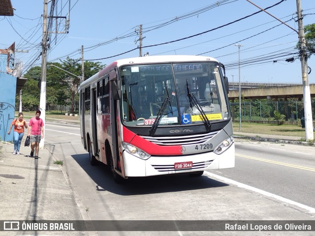 Pêssego Transportes 4 7209 na cidade de São Paulo, São Paulo, Brasil, por Rafael Lopes de Oliveira. ID da foto: 9818157.