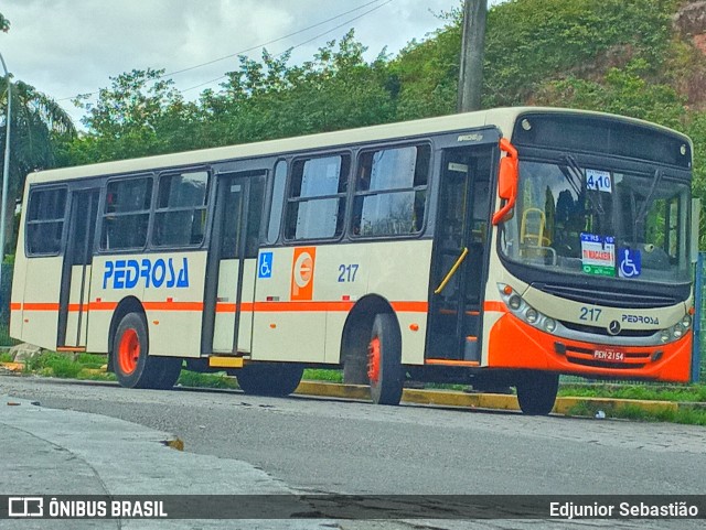 Empresa Pedrosa 217 na cidade de Recife, Pernambuco, Brasil, por Edjunior Sebastião. Número da foto: #9827261.