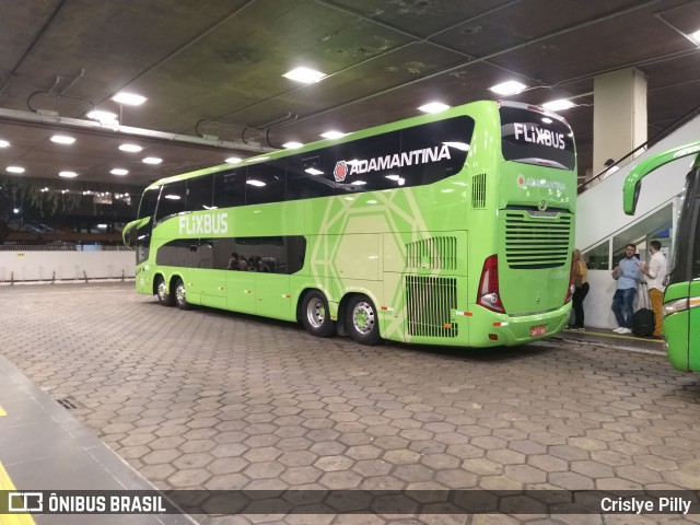 FlixBus Transporte e Tecnologia do Brasil 422015 na cidade de Belo Horizonte, Minas Gerais, Brasil, por Crislye Pilly. ID da foto: 9829834.