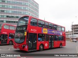 Arriva DW304 na cidade de Croydon, Greater London, Inglaterra, por Fábio Takahashi Tanniguchi. ID da foto: :id.