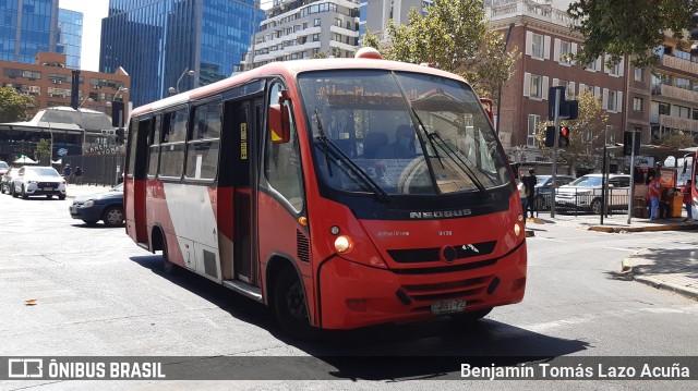 Redbus Urbano 438 na cidade de Providencia, Santiago, Metropolitana de Santiago, Chile, por Benjamín Tomás Lazo Acuña. ID da foto: 9836177.
