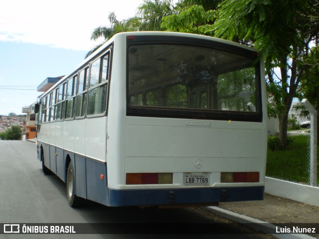 Ônibus Particulares  na cidade de São Miguel Arcanjo, São Paulo, Brasil, por Luis Nunez. ID da foto: 9840337.