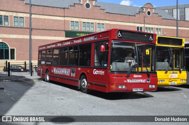 Go North East 4987 na cidade de Newcastle upon Tyne, Tyne and Wear, Inglaterra, por Donald Hudson. Número da foto: #9794205.