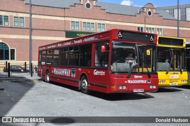 Go North East 4987 na cidade de Newcastle upon Tyne, Tyne and Wear, Inglaterra, por Donald Hudson. ID da foto: 9794205.