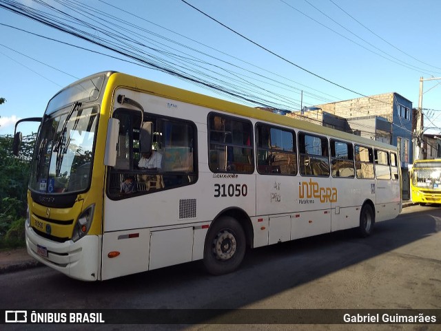 Plataforma Transportes 31050 na cidade de Salvador, Bahia, Brasil, por Gabriel Guimarães. Número da foto: #9793820.