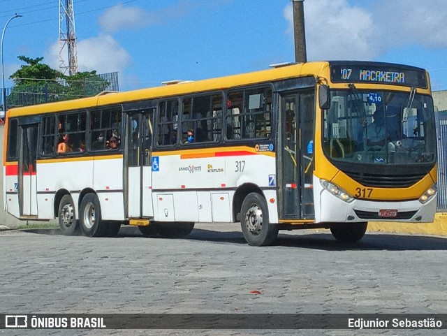 Empresa Metropolitana 317 na cidade de Recife, Pernambuco, Brasil, por Edjunior Sebastião. ID da foto: 9795280.