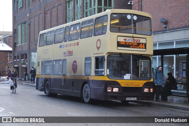 York Pullman 238 na cidade de York, North Yorkshire, Inglaterra, por Donald Hudson. Número da foto: #9794197.