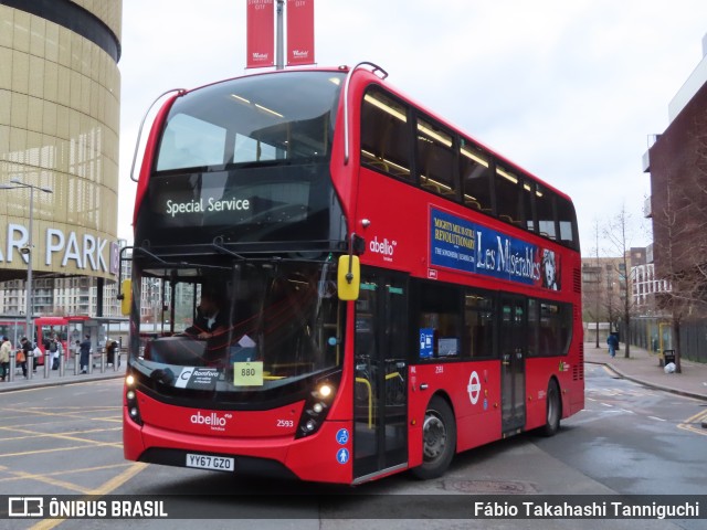 Abellio London Bus Company 2593 na cidade de London, Greater London, Inglaterra, por Fábio Takahashi Tanniguchi. Número da foto: #9848498.