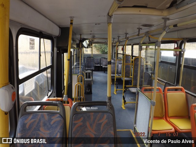 Ônibus Particulares 8050 na cidade de Belo Horizonte, Minas Gerais, Brasil, por Vicente de Paulo Alves. Número da foto: #9847727.