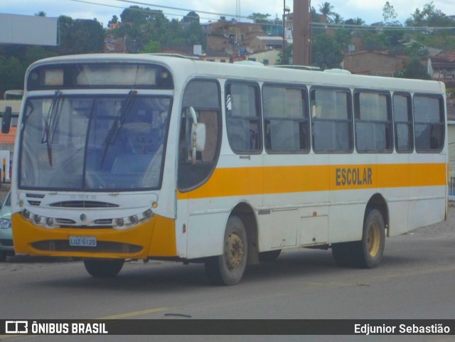 Escolares 5120 na cidade de Nazaré da Mata, Pernambuco, Brasil, por Edjunior Sebastião. ID da foto: 9847170.