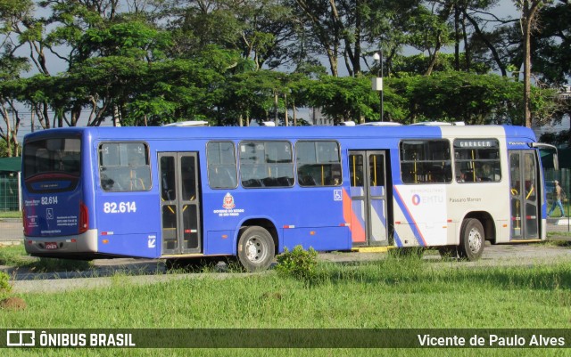 Empresa de Ônibus Pássaro Marron 82.614 na cidade de São José dos Campos, São Paulo, Brasil, por Vicente de Paulo Alves. ID da foto: 9857886.