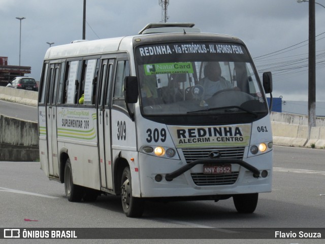 Rede Complementar de Natal 061 na cidade de São Gonçalo do Amarante, Rio Grande do Norte, Brasil, por Flavio Souza. Número da foto: #9859709.