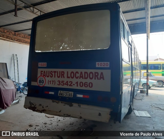 Ônibus Particulares 1020 na cidade de Novo Horizonte, São Paulo, Brasil, por Vicente de Paulo Alves. ID da foto: 9863532.