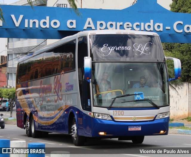 Expresso Life 1700 na cidade de Aparecida, São Paulo, Brasil, por Vicente de Paulo Alves. Número da foto: #9866919.