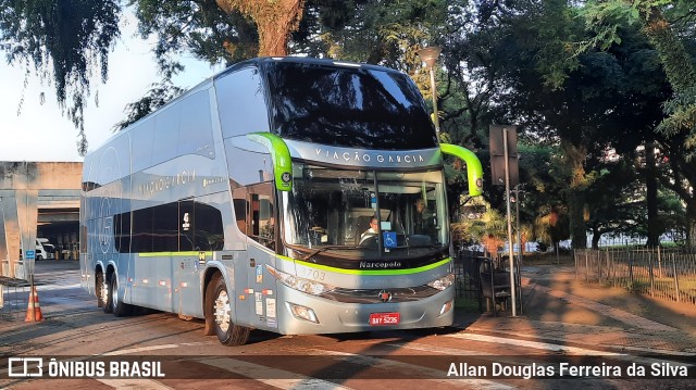 Viação Garcia 8703 na cidade de Curitiba, Paraná, Brasil, por Allan Douglas Ferreira da Silva. Número da foto: #9800726.