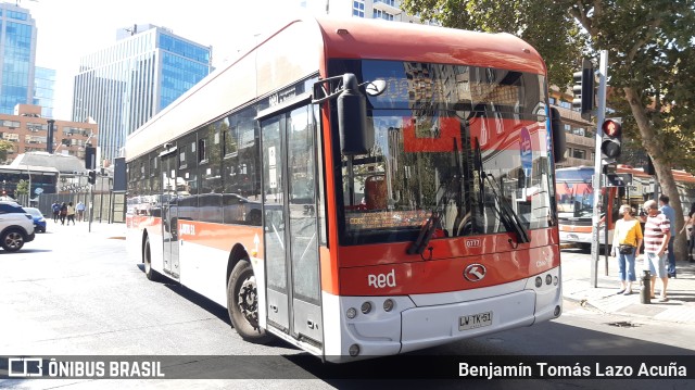 Redbus Urbano 777 na cidade de Providencia, Santiago, Metropolitana de Santiago, Chile, por Benjamín Tomás Lazo Acuña. ID da foto: 9804837.