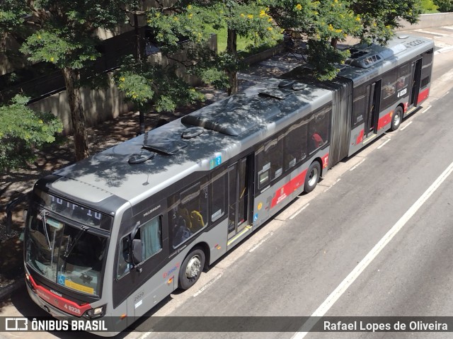Express Transportes Urbanos Ltda 4 8228 na cidade de São Paulo, São Paulo, Brasil, por Rafael Lopes de Oliveira. Número da foto: #9805653.