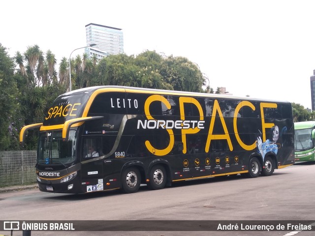 Expresso Nordeste 5840 na cidade de Curitiba, Paraná, Brasil, por André Lourenço de Freitas. Número da foto: #9807729.