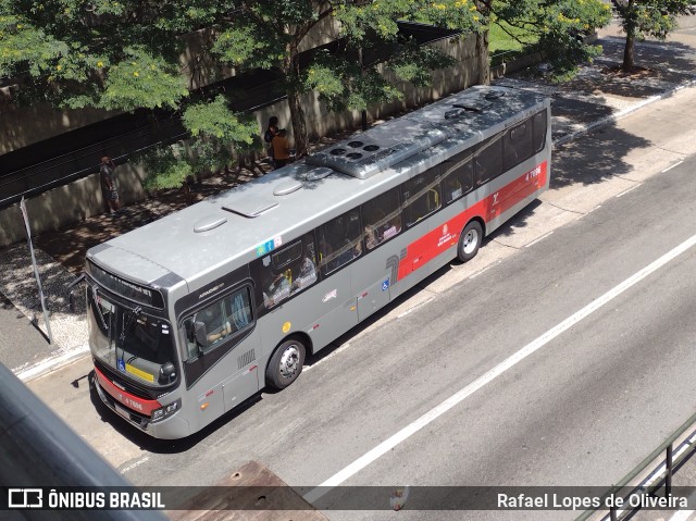 Pêssego Transportes 4 7696 na cidade de São Paulo, São Paulo, Brasil, por Rafael Lopes de Oliveira. ID da foto: 9805633.