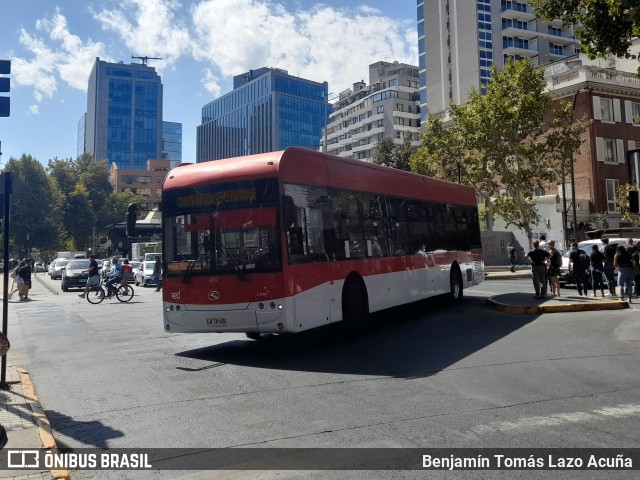 Redbus Urbano 771 na cidade de Providencia, Santiago, Metropolitana de Santiago, Chile, por Benjamín Tomás Lazo Acuña. Número da foto: #9811370.