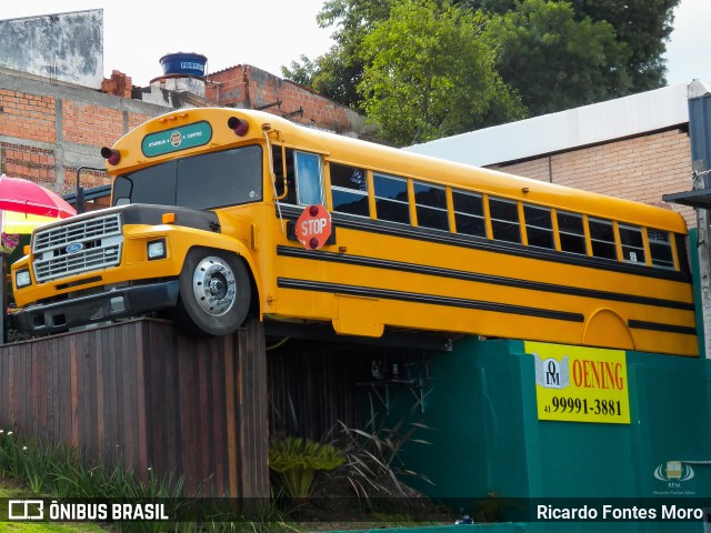 Ônibus Particulares Starbus Coffee na cidade de Campina Grande do Sul, Paraná, Brasil, por Ricardo Fontes Moro. ID da foto: 9812280.