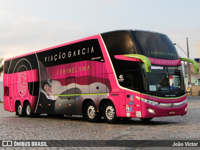Viação Garcia 8694 na cidade de Balneário Camboriú, Santa Catarina, Brasil, por João Victor. Número da foto: #9814159.