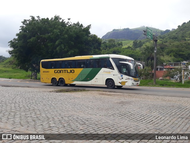 Empresa Gontijo de Transportes 18580 na cidade de Leopoldina, Minas Gerais, Brasil, por Leonardo Lima. ID da foto: 9912057.