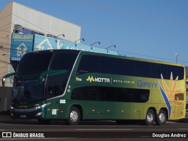Viação Motta 19010 na cidade de Campo Grande, Mato Grosso do Sul, Brasil, por Douglas Andrez. Número da foto: #9913441.