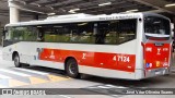 Pêssego Transportes 4 7124 na cidade de São Paulo, São Paulo, Brasil, por José Vitor Oliveira Soares. Número da foto: #:id.