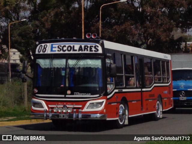 Escolares 08 na cidade de La Tablada, La Matanza, Buenos Aires, Argentina, por Agustin SanCristobal1712. Número da foto: #9919978.
