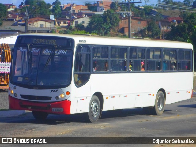 Ônibus Particulares 8689 na cidade de Nazaré da Mata, Pernambuco, Brasil, por Edjunior Sebastião. Número da foto: #9924210.