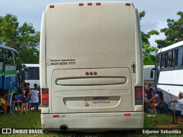 Ônibus Particulares 15765 na cidade de Paudalho, Pernambuco, Brasil, por Edjunior Sebastião. Número da foto: #9922607.
